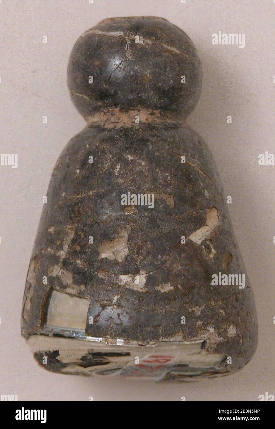 Pezzo di scacchi, pedone, pezzo di scacchi, 8th–11th secolo, Attribuito a Western Islamic Lands, vetro, 1 7/16 in. Alto (3,7 cm di altezza), pezzi di gioco Foto Stock