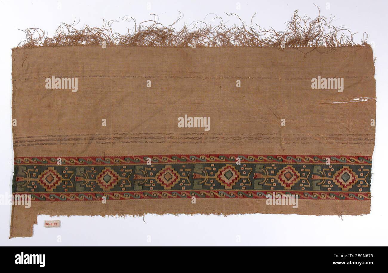 Frammento, 6th secolo, Attribuito all'Egitto, lana, lino; tessitura piana, tessitura arazzo, alto 20,95 cm di larghezza (larghezza 45,72 cm), tessile Foto Stock