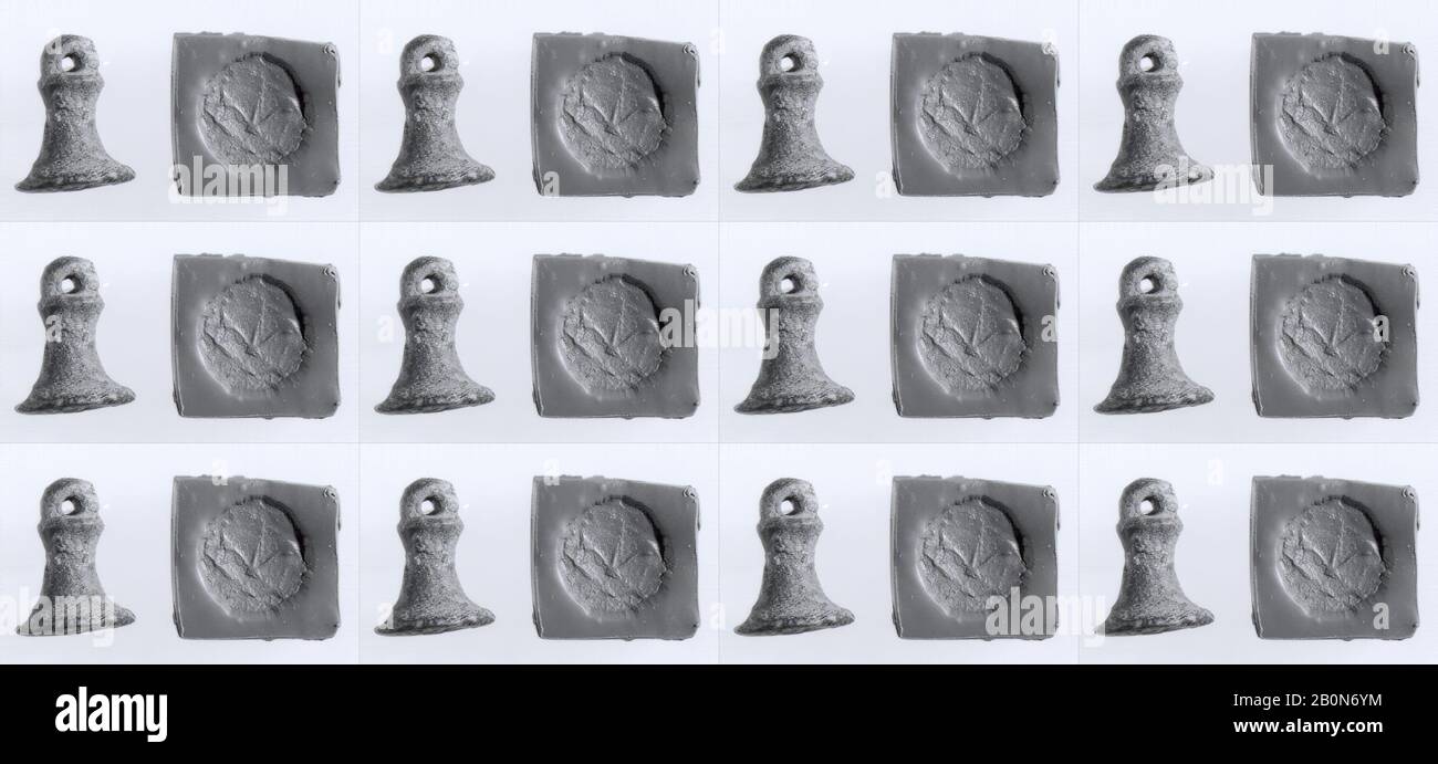 Sigillo di francobollo (a campana con manico ad anello) con mostro, urartian, Iron Age II, Date ca. 8th-7th secolo a.C., Urartu, Urartian, lega rame/bronzo, Diametro: 1,45 cm, altezza: 1,88 cm, Guarnizioni Metallurgiche Foto Stock