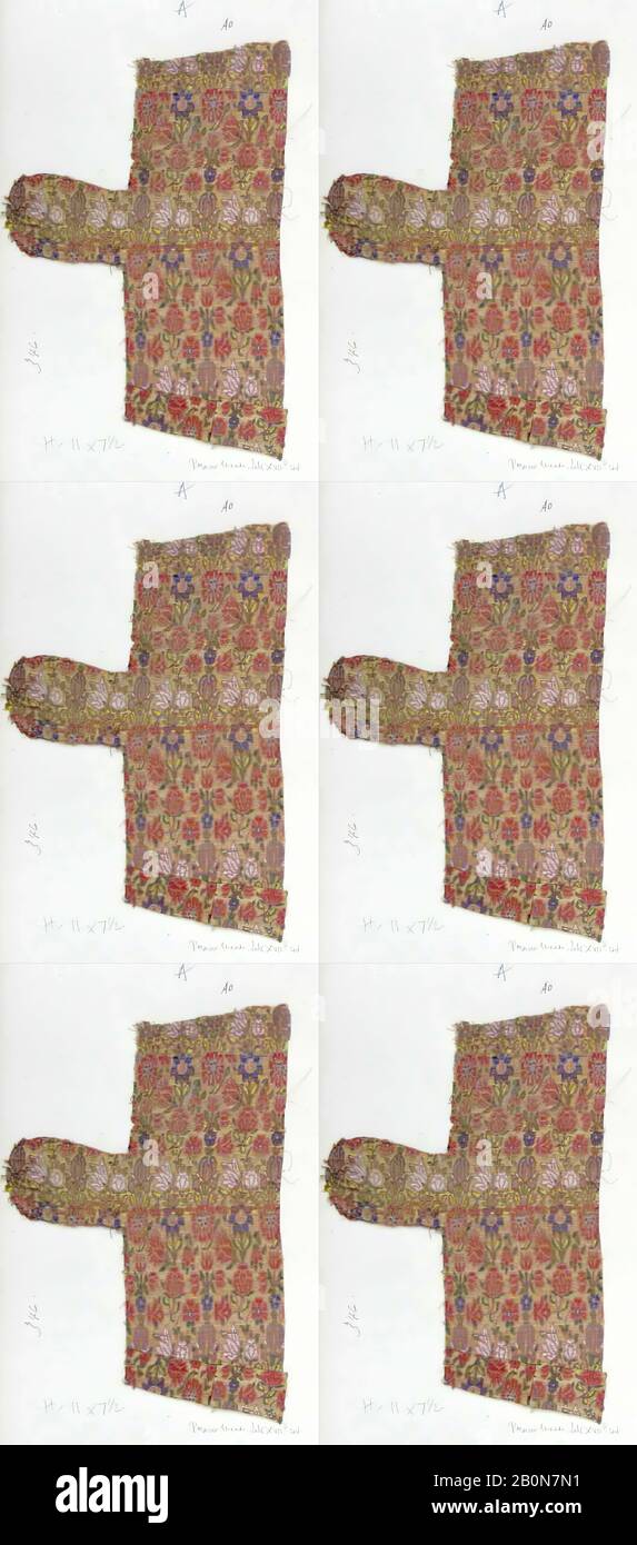 Frammento, 17th-18th secolo, Realizzato in Iran, seta, filo metallico, 11 3/8 x 7 3/4 in. (28,9 x 19,7 cm), Textiles Foto Stock