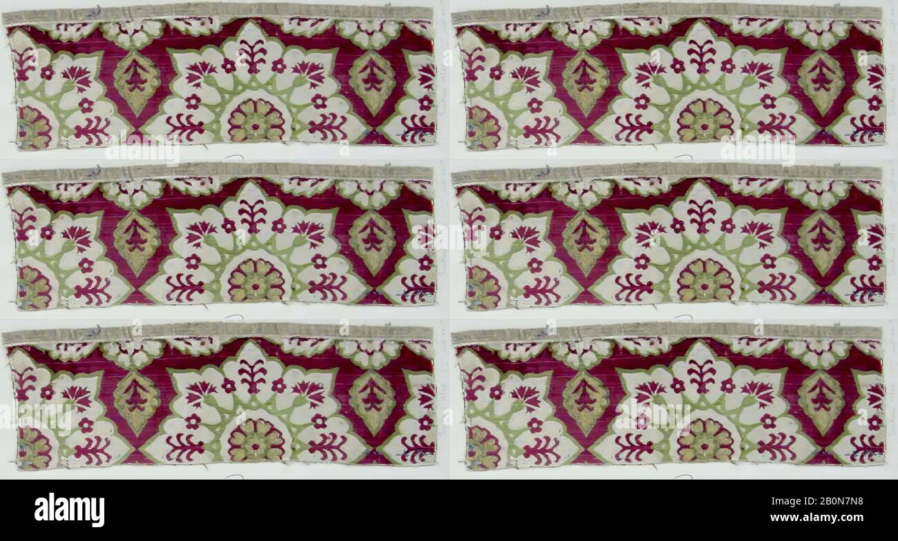 Frammento, 16th-17th secolo, Realizzato in Turchia, Uskudar, Seta, 16 x 5 3/8 in. (40,6 x 13,7 cm), Textiles Foto Stock