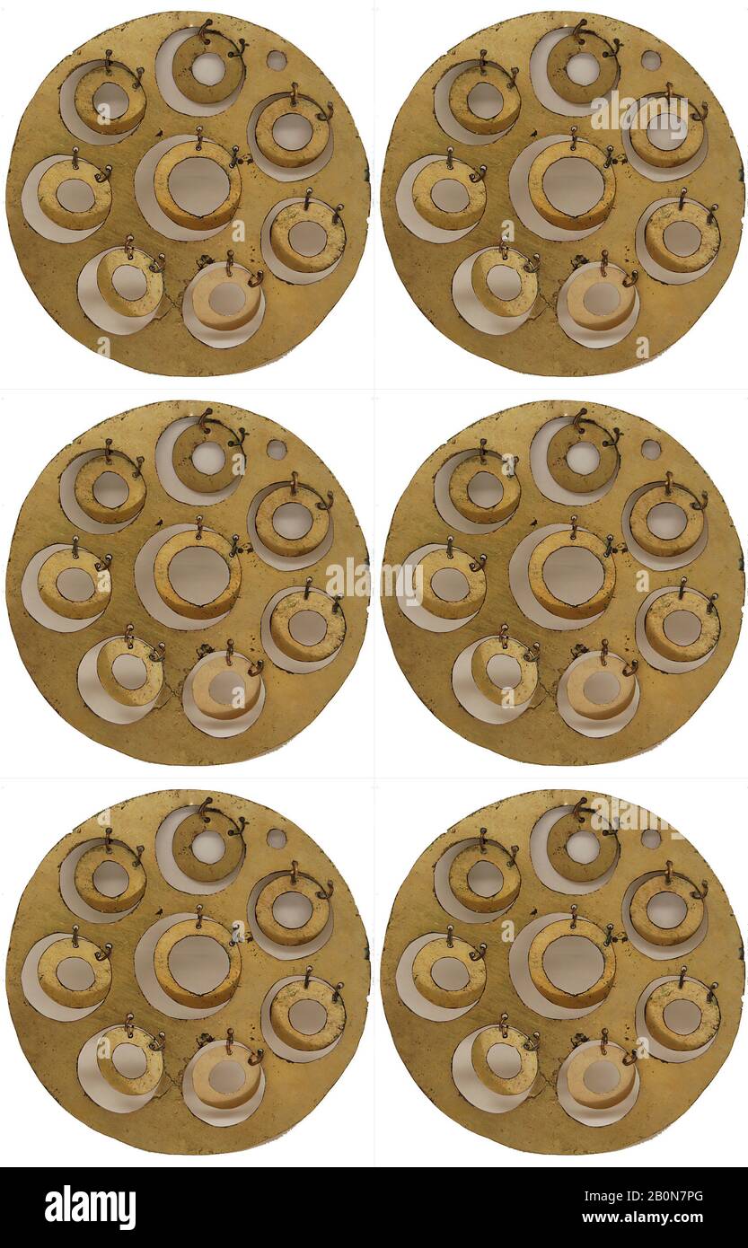 Disco ornamentale, Ecuador, 10th-15th secolo, Ecuador, Ecuador, oro, diam. 3 7/8 poll. (9,8 cm), Ornamenti Metallici Foto Stock