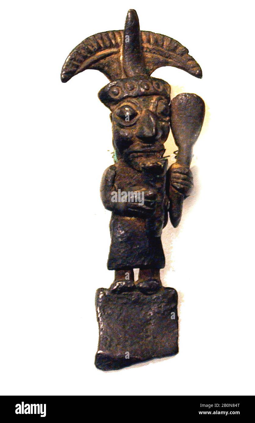 Frammento di rame Tumi con Figura, Chimú (?), 12th–15th secolo, Perù, Chimú (?), rame (colato), altezza 2-7/16 in. (6,2 cm), Attrezzi Metallici Foto Stock