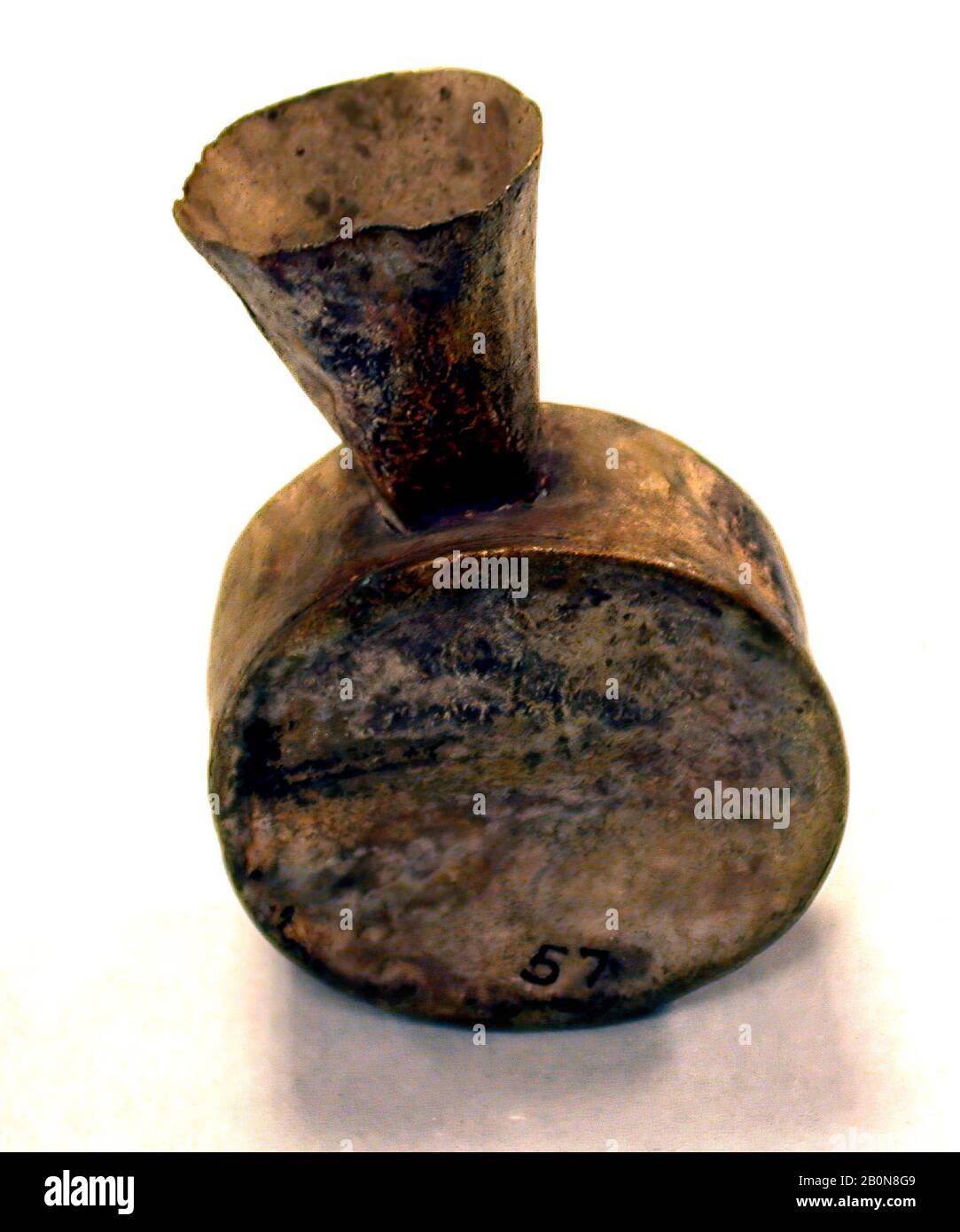 Bottiglia in miniatura, Chimú o Chancay, 11th-tardo 15th secolo, Perù, Chimú o Chancay, Argento, dorato, altezza: 2 1/2in. (6,4 cm), Diametro: 1 9/16in. (4cm), contenitori In Metallo Foto Stock