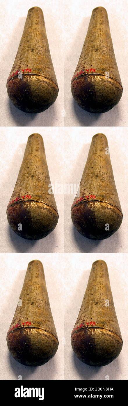 Cono d'Argento martellato Ornament, Perù; costa nord (?), 8th–metà 16th secolo, Perù, Perù; costa nord (?), Argento (martellato), dorato, altezza: 2 1/2in. (6,4 cm), Diametro: 1in. (2,6 cm), Ornamenti Metallici Foto Stock