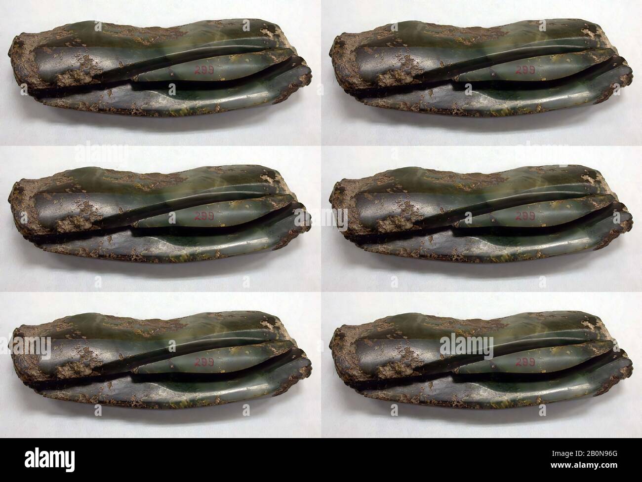Pezzo Parzialmente Lavorato Di Jadeite, Nuova Zelanda, Nuova Zelanda, Jadeite, L. 11 1/4 In. (28,5 cm); W. 3 15/16 in. (10 cm); D. 1 7/8 in. (4,8 cm), Giada Foto Stock