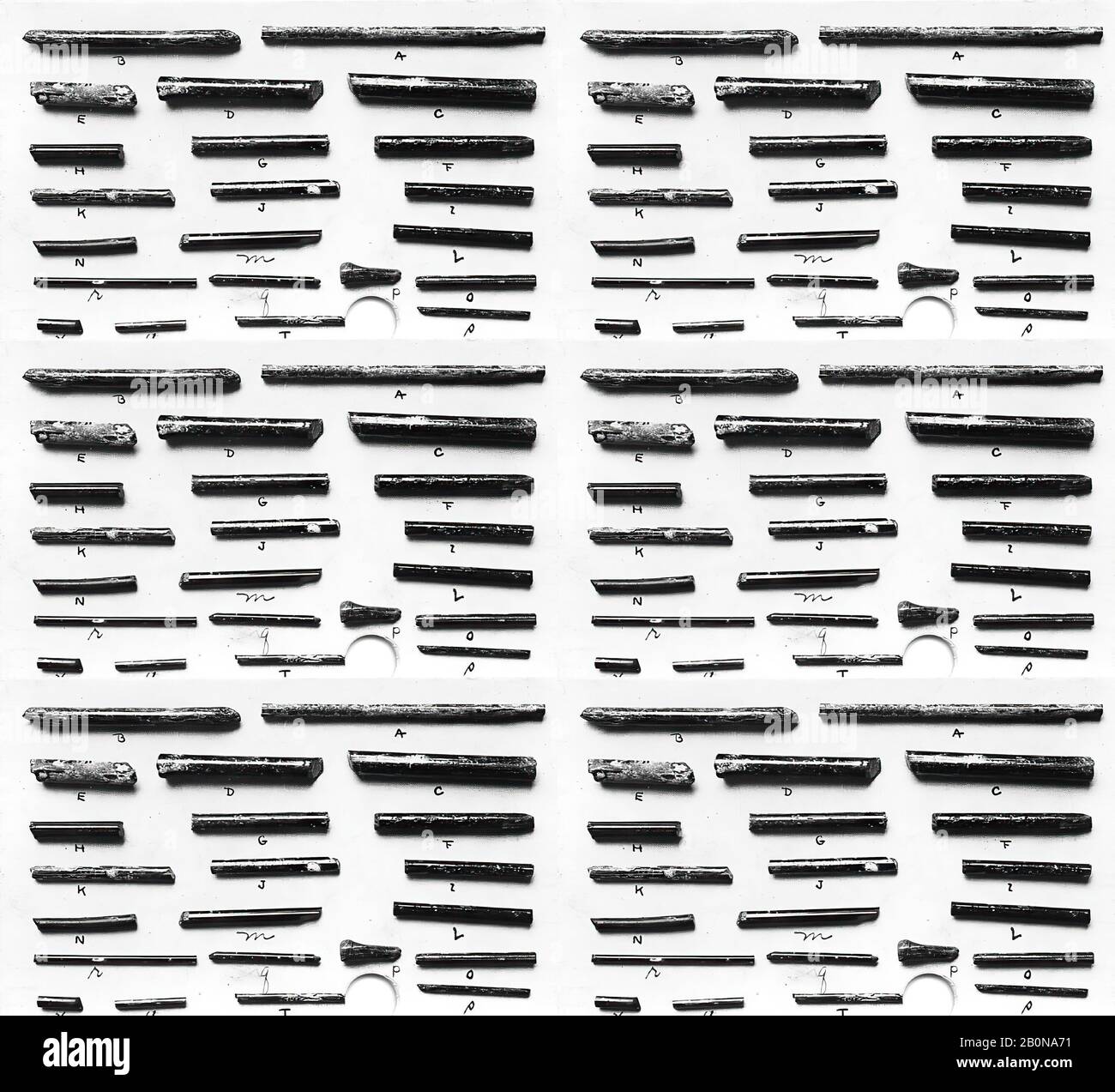 Barra di vetro, nuovo Regno, Ramesside, Dinastia 19–20, ca. 1295–1070 a.C., Dall'Egitto, regione Memphite, Lisht North, Cimitero, vetro, a) L. 7,1 cm; b) L. 5,5 cm; c) L. 4,8 cm; D) L. 4,2 cm (1 5/8 in.), e) L. 2,7 cm (1 1/16 in.), f) L. 4 cm (1 9/16 in.), g) L. 3,5 cm (1 3/8 in.); H) L. 2,4 cm (15/16 in.), i) L. 3,2 cm (1 1/4 in.), j) L. 3,3 cm (1 5/16 in.), k) L. 3,7 cm (1 7/16 in.), n) L. 2,6 cm (1 in.), o) L. 3 cm (1 3/16 in.), t) L. 2,9 cm (1 in 1/8 in Foto Stock