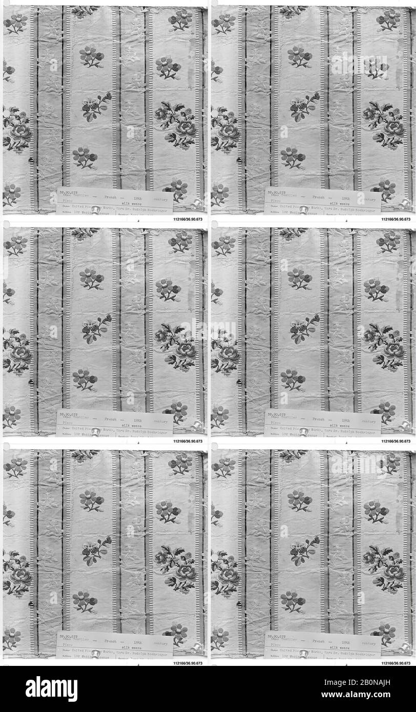 Pezzo, Francese, 18th secolo, Francese, Seta, L. 10 x W. 9 1/2 pollici, 25.4 x 24.1 cm, Tessuto tessile Foto Stock