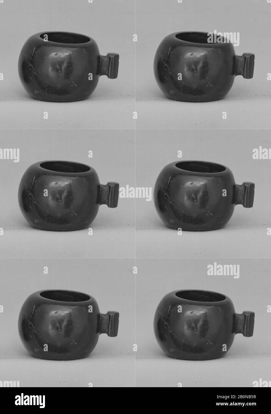 Coppa degli uccelli, Cina, dinastia Han (206 a.C.–d.C. 220), Cultura: Cina, Giada, H. 1 1/4 in. (3,2 cm); W. 2" (5,1 cm); D. 1 5/8 in. (4,1 cm), Giada Foto Stock