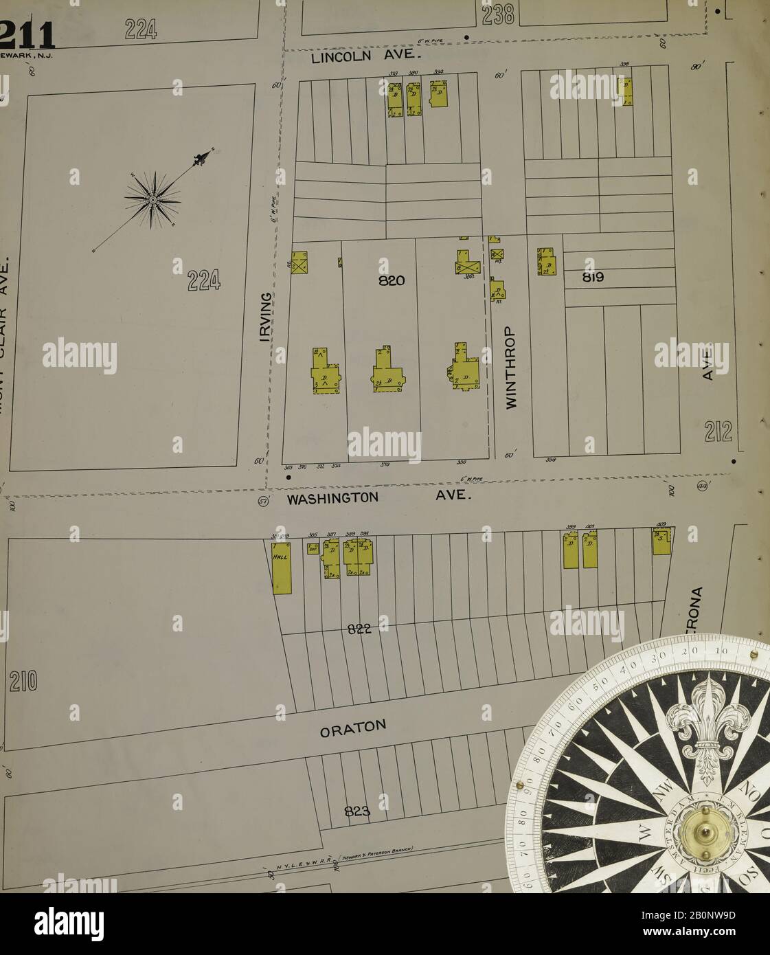 Immagine 13 Della Mappa Sanborn Fire Insurance Da Newark, Essex County, New Jersey. 1892 Vol. 3. 76 fogli. Mappa dei contorni che mostra i serbatoi di distribuzione delle opere d'acqua della città e i distretti forniti da ciascuno. Bound, America, mappa stradale con una bussola Del Xix Secolo Foto Stock