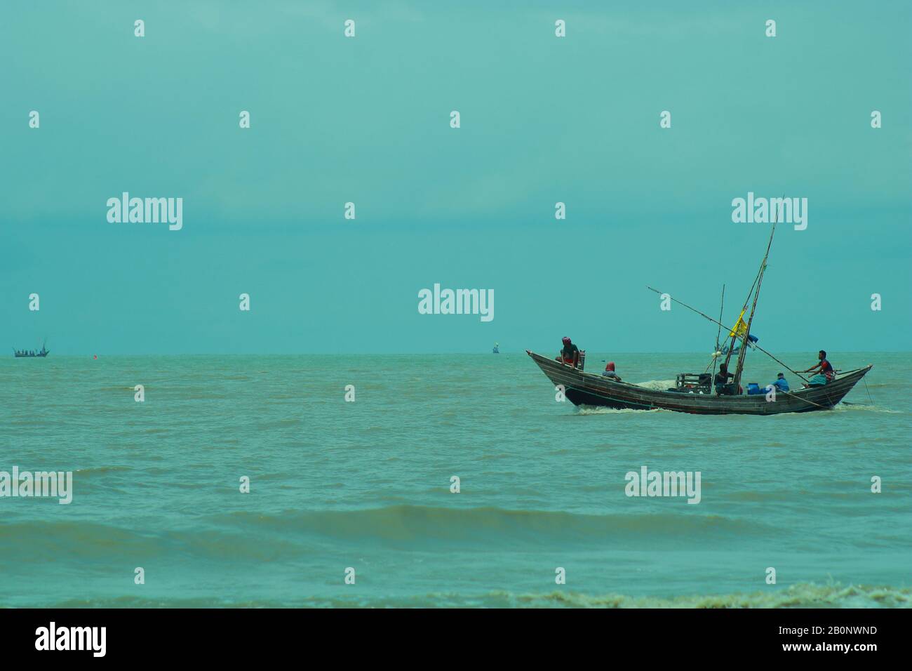 una bella barca in spiaggia Foto Stock