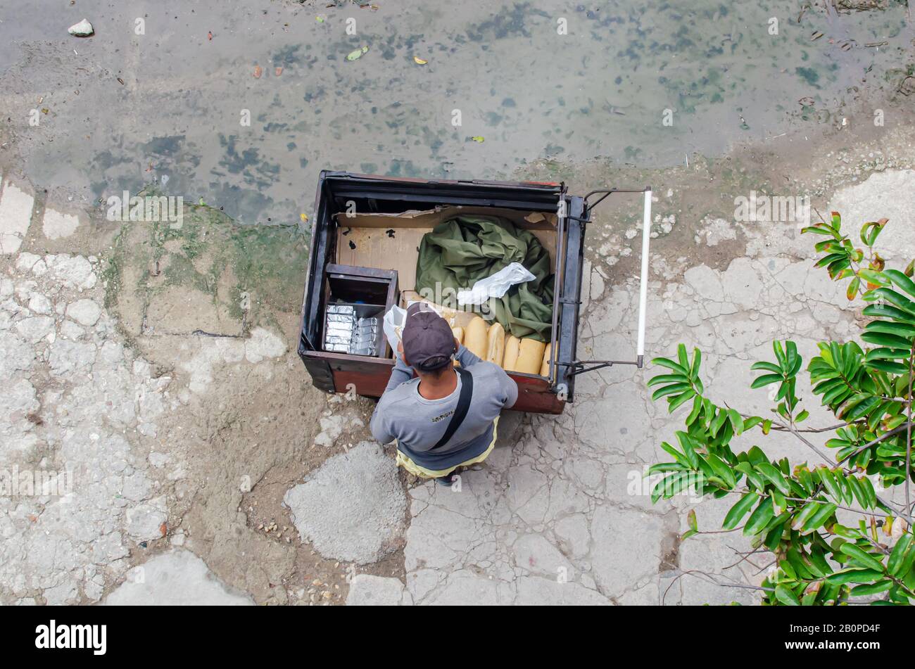 Carrello del venditore di pane Street a la Havana Foto Stock