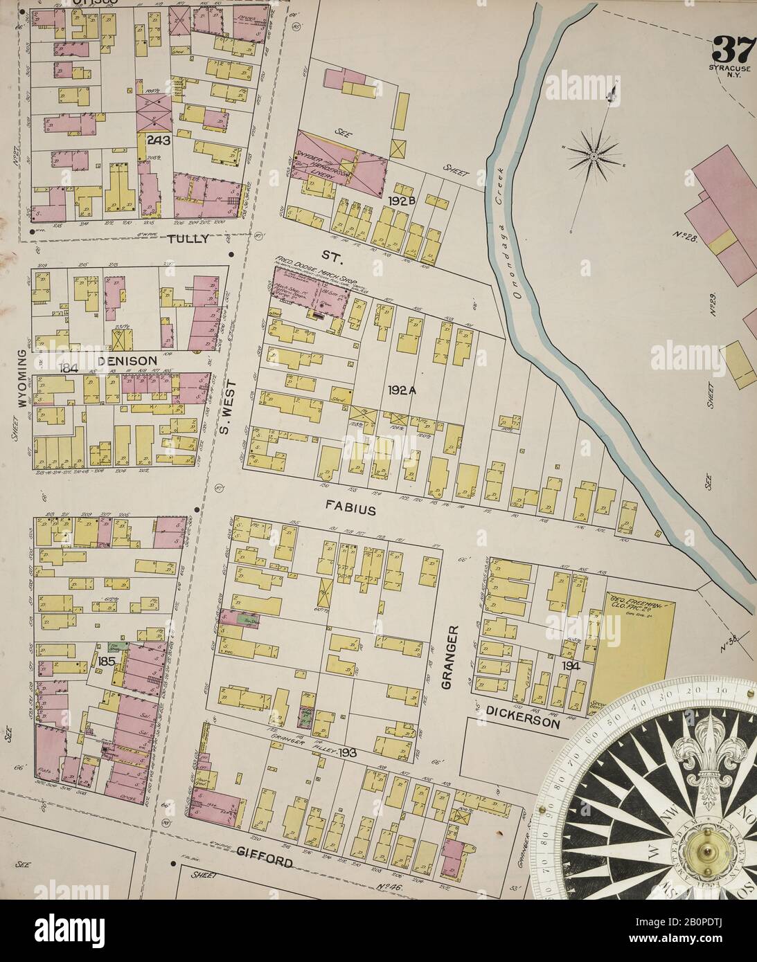 Immagine 37 Della Mappa Sanborn Fire Insurance Di Syracuse, Nella Contea Di Onondaga, New York. 1892 Vol. 1. 78 fogli. Bound, America, mappa stradale con una bussola Del Xix Secolo Foto Stock