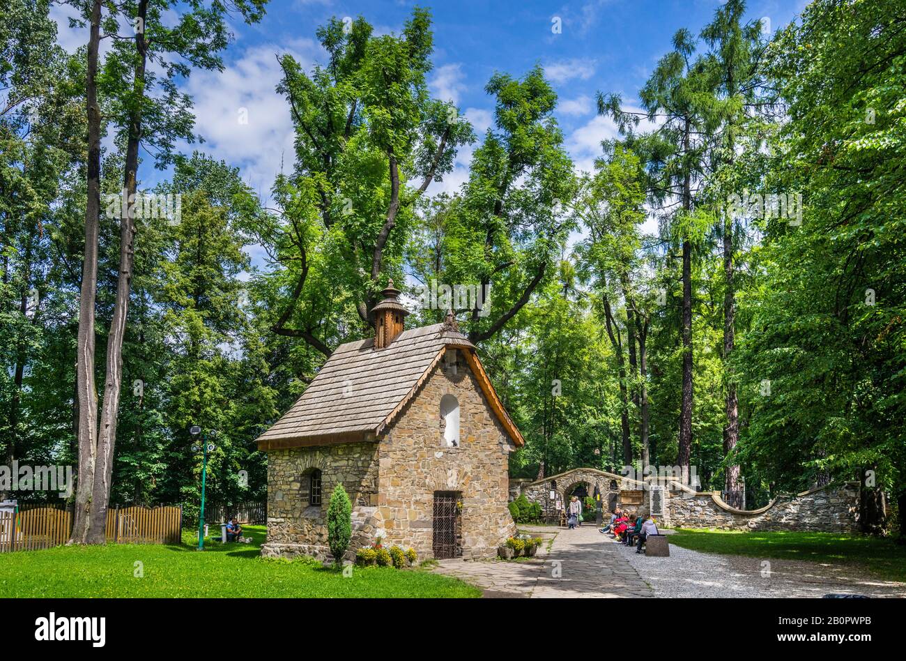 Cappella di pietra presso il vecchio cimitero di Zakopane nei Monti Tatra, Malopolskie, Polonia Foto Stock