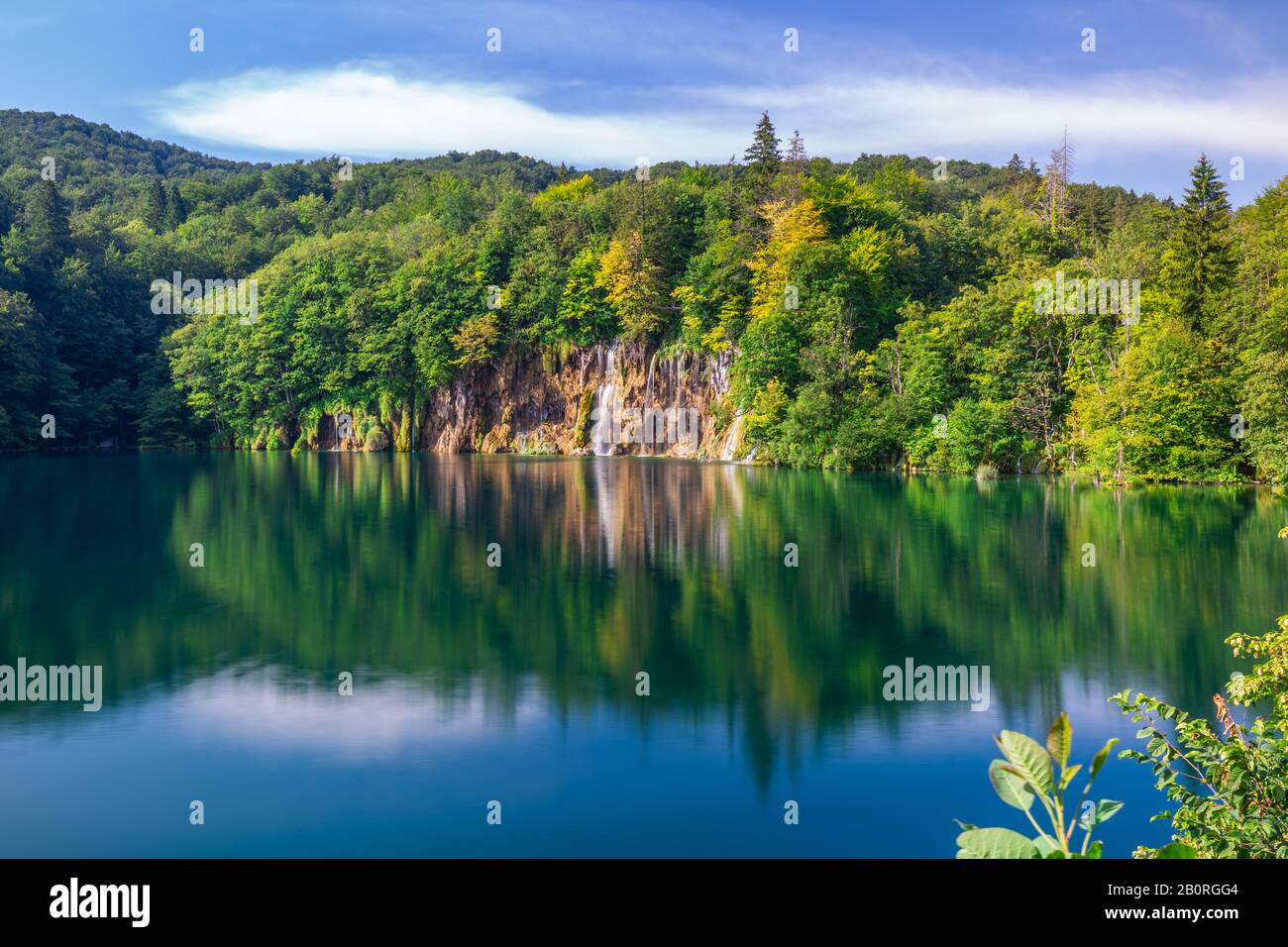 Diverse cascate di uno dei luoghi più sorprendenti del mondo ai laghi di Plitvice, Croazia. Un pezzo di natura veramente vergine e meravigliosa. Foto Stock