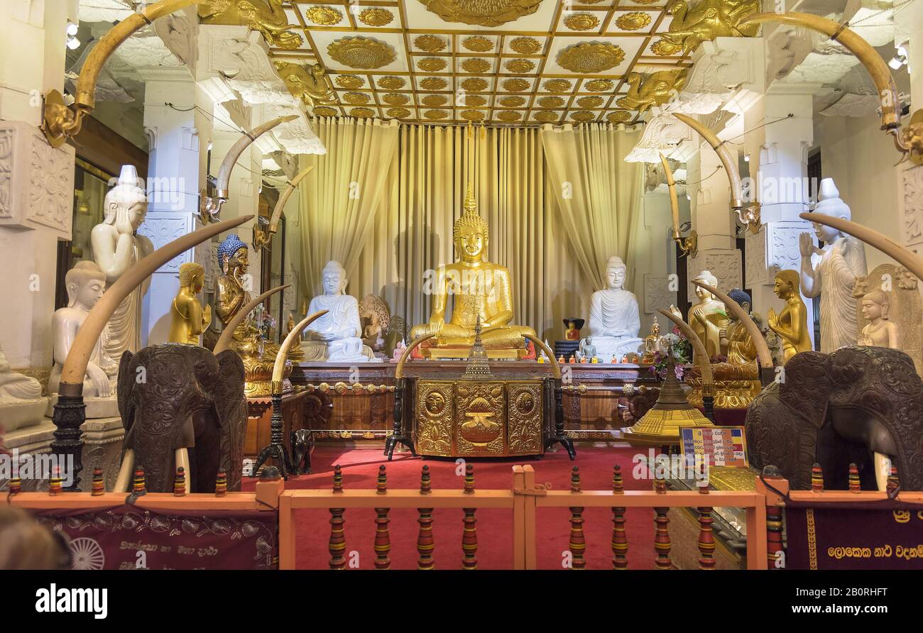 Kandy, Sri Lanka: 19/03/2019: Sri Dalada santuario buddista Maligawa sede relic dente spaventato di Budda. Foto Stock