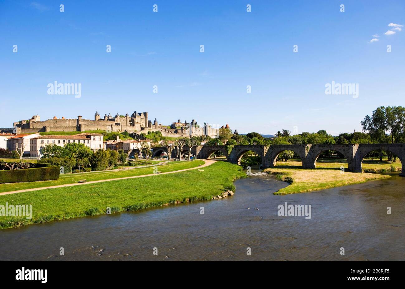 Fiume Aude, patrimonio dell'umanità dell'UNESCO, città fortificata medievale, Carcassonne, dipartimento Aude, Languedoc-Rousillon, Francia Foto Stock