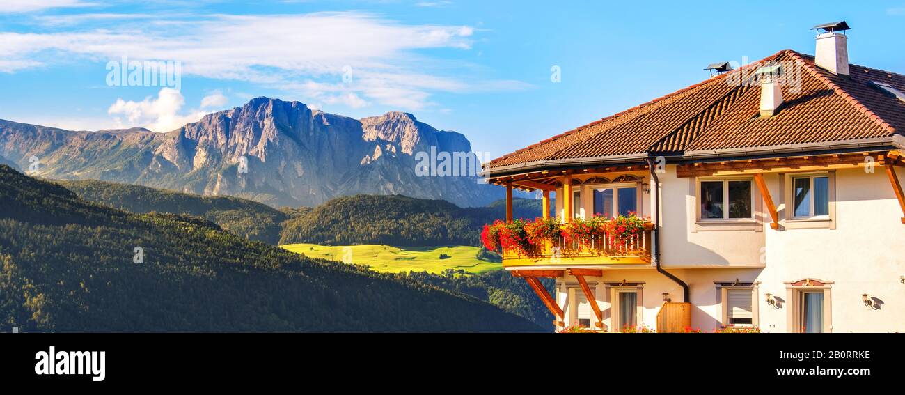 Italia web banner sfondo orizzontale dolomiti montagne Trentino Alto Adige provincia Bolzano paesaggio panoramico Foto Stock