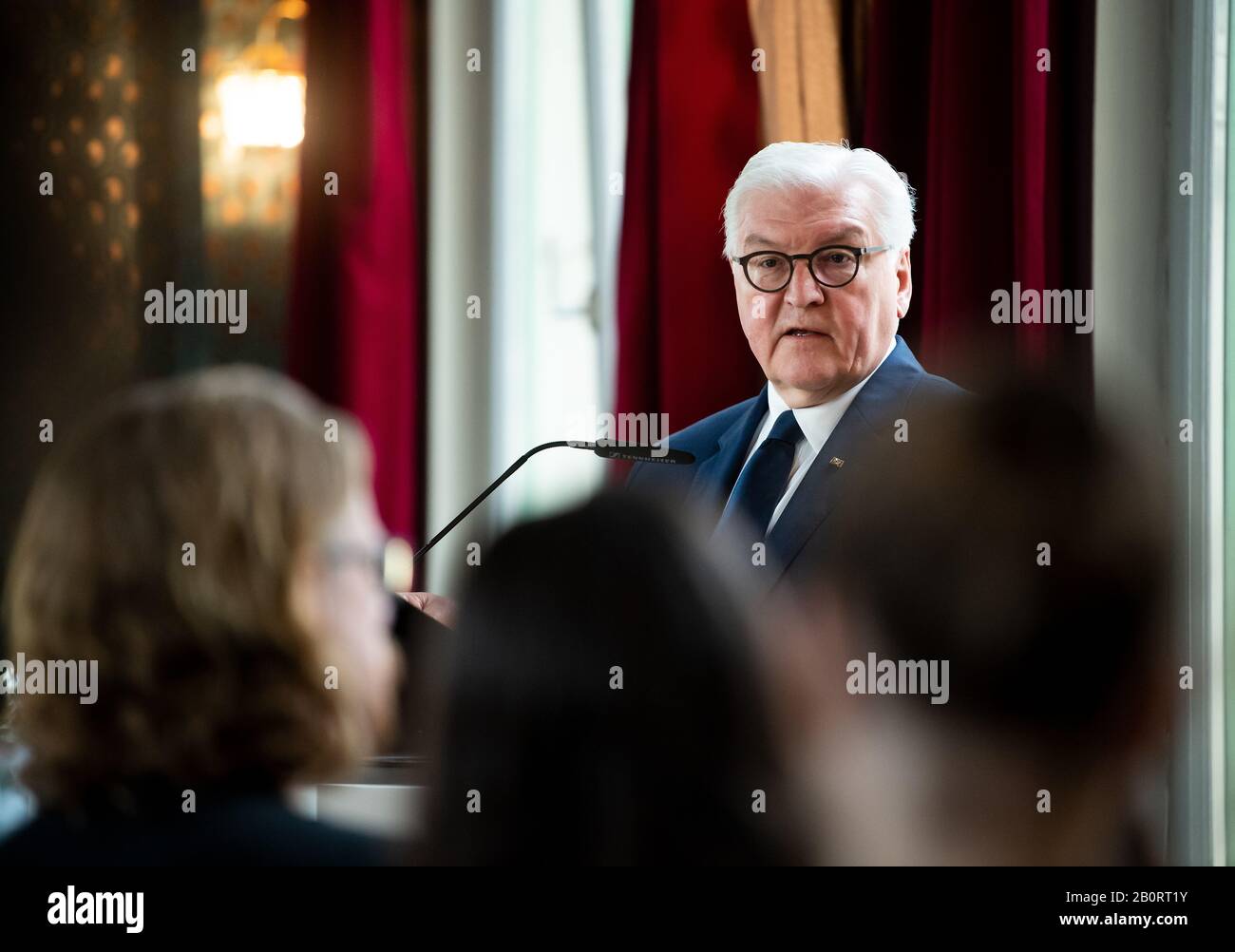 Berlino, Germania. 21st Feb, 2020. Il Presidente federale Frank-Walter Steinmeier parla alla serie di eventi 'Storia(e)' sul tema 'dei Bambini della Rivoluzione Pacifica' al Club Frannz di Prenzlauer Berg. Credito: Bernd Von Jutrczenka/Dpa/Alamy Live News Foto Stock