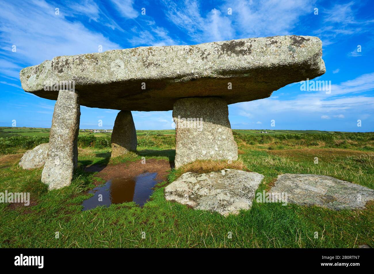 Lanyon Quoit è un dolmen funerario megalitico del periodo neolitico, circa 4000 - 3000 AC, vicino a Morvah sulla penisola di Penwith, Cornovaglia, Inghilterra Foto Stock