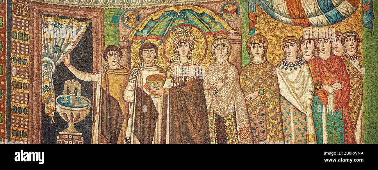 Mosaico raffigurante Imperatrice Teodora e accompagnatori. Romano bizantino dei mosaici della Basilica di San Vitale a Ravenna, Italia. Decorazione a mosaico pagato per Foto Stock