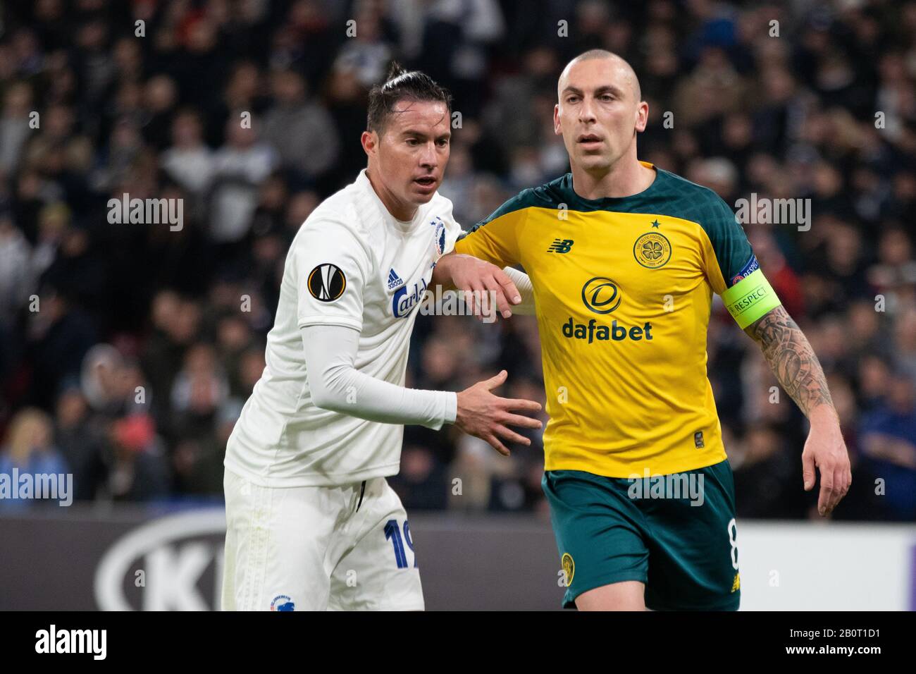 Copenaghen, Danimarca. 20th Feb, 2020. Bryan Oviedo (19) del FC Copenhagen e Scott Brown (8) del Celtic visto durante la partita della UEFA Europa League tra il FC Copenhagen e il Celtic a Telia Parken a Copenhagen. (Photo Credit: Gonzales Photo/Alamy Live News Foto Stock