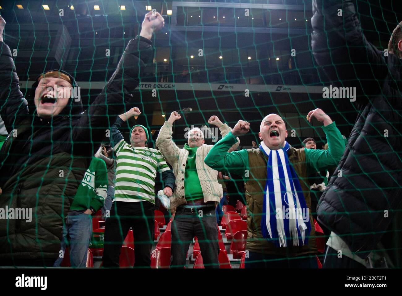 Copenaghen, Danimarca. 20th, febbraio 2020. Tifosi di calcio del Celtic visto durante la partita della UEFA Europa League tra il FC Copenhagen e il Celtic a Telia Parken a Copenhagen. (Photo Credit: Gonzales Photo - Dejan Obrettkovic). Foto Stock