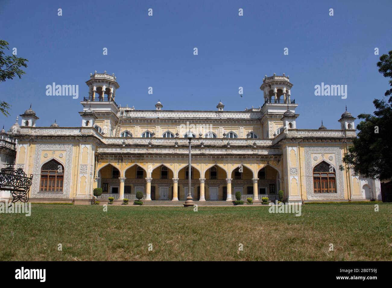 Tahniyat Mahal uno dei 4 palazzi nel complesso di Chowmahalla, Hyderabad, Telangana, India Foto Stock