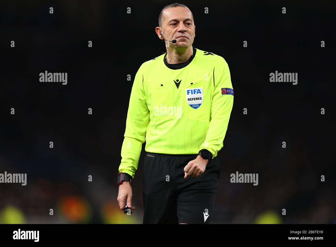 Arbitro, Cuneyt Cakir - Tottenham Hotspur v RB Leipzig, UEFA Champions League - turno di 16 Prima Tappa, Tottenham Hotspur Stadium, Londra, Regno Unito - 19th Febbraio 2020 Foto Stock