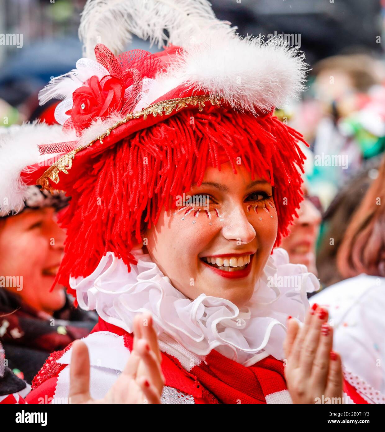 Colonia, Renania, Renania Settentrionale-Vestfalia, Germania - Carnevale a Colonia, sul Weiberfastnacht il carnevale di strada è tradizionalmente aperto presso l'Alter Foto Stock