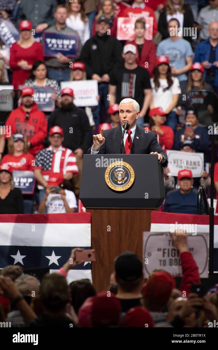 Colorado Springs, Stati Uniti. 20th Feb, 2020. Il Vice Presidente Mike Pence A Trump Tiene L'America Grande Rally Alla Broadmoor World Arena A Colorado Springs, Colorado. Credito: Il Photo Access/Alamy Live News Foto Stock