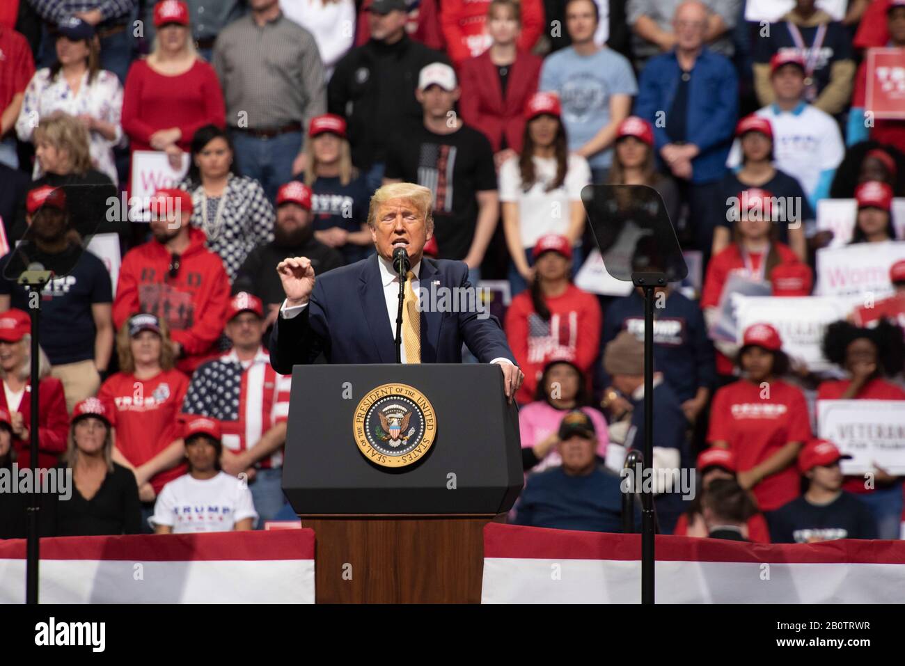 Colorado Springs, Stati Uniti. 20th Feb, 2020. Il presidente Donald Trump arriva a Trump Per Mantenere l'America Grande rally alla Broadmoor World Arena di Colorado Springs, Colorado. Credito: Il Photo Access/Alamy Live News Foto Stock