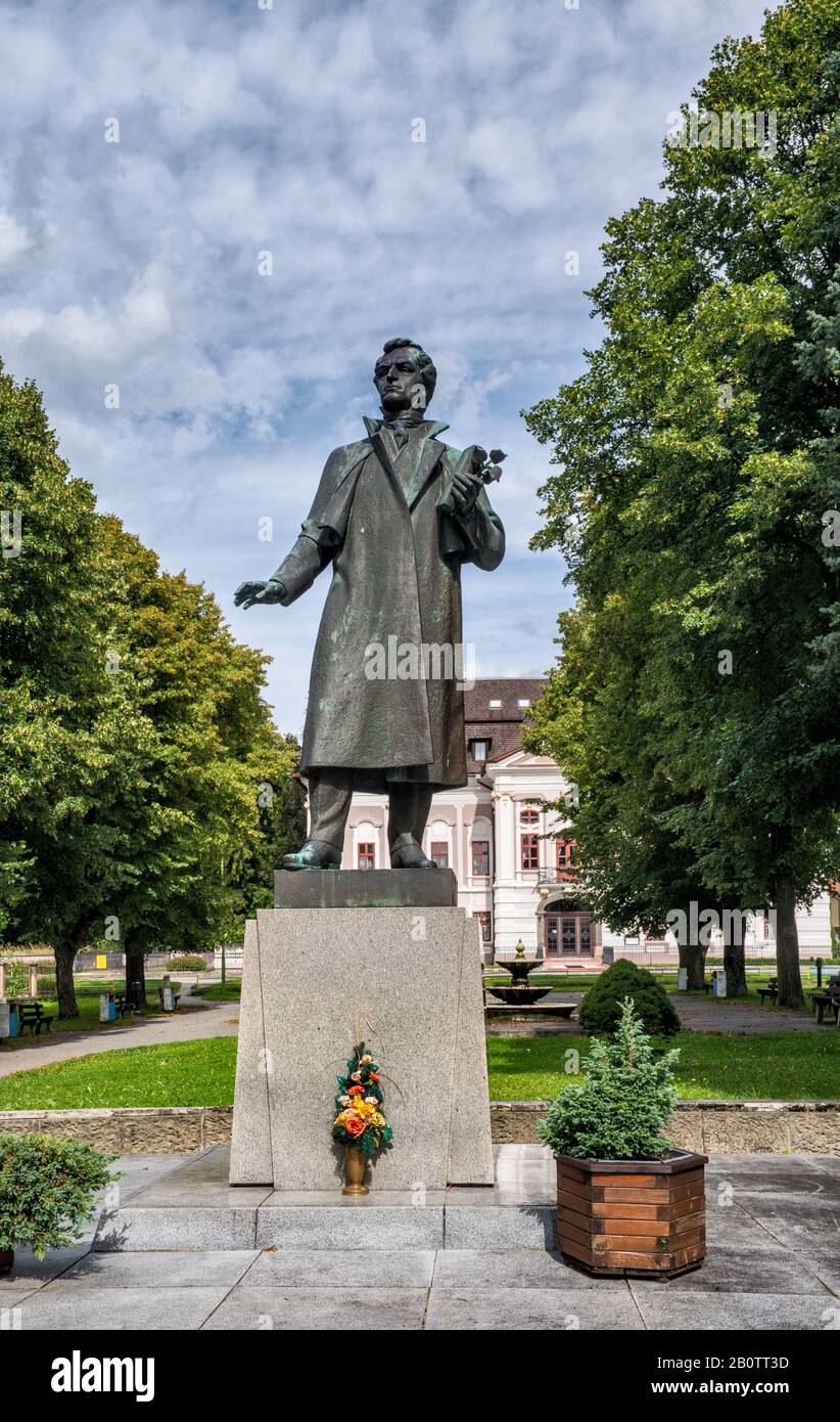 Statua di Jan Kollar, scrittore slovacco, nel villaggio di Mosovce, regione Zilina, Slovacchia Foto Stock