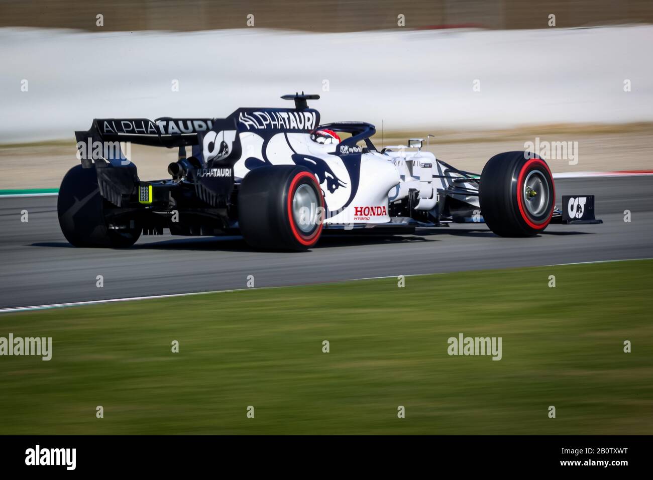 Daniil Kvyat di Alpha Tauri visto in azione durante il terzo giorno di F1 Test Days nel circuito di Montmelo. Foto Stock