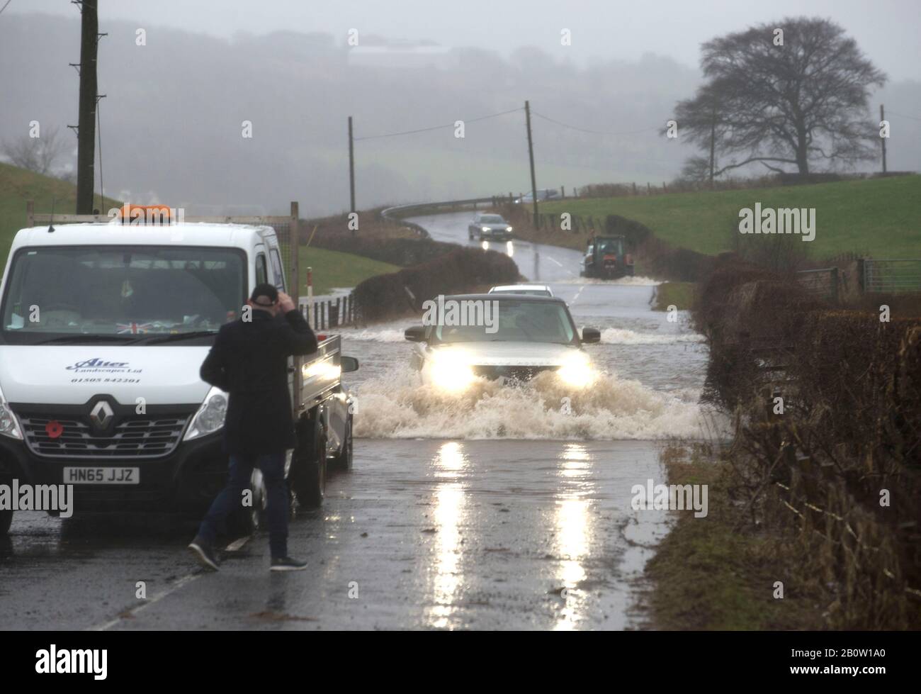 Kilbarchan, Scozia, Regno Unito. 21th febbraio 2020. Le Strade sono chiuse a causa delle inondazioni a Kilbarchan, Renfrewshire. Foto Stock
