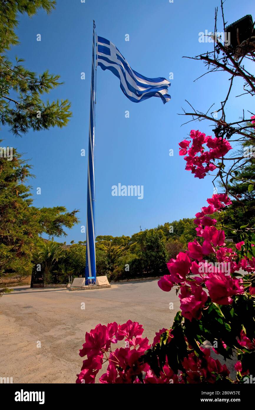 Bandiera nazionale greca, la più grande bandiera nazionale del mondo, Guinness libro di record, al ristorante Fanari tu Keriou, Keri, isola di Zante, Grecia Foto Stock