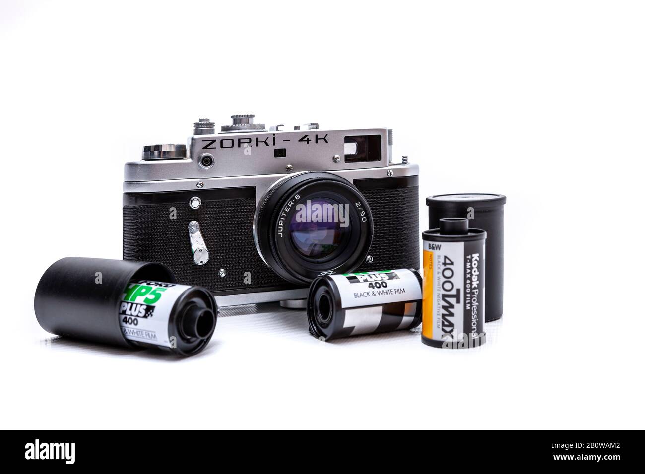 Una fotocamera Zorki 4K (copia russa di una Leica) fotografata su sfondo  bianco Foto stock - Alamy
