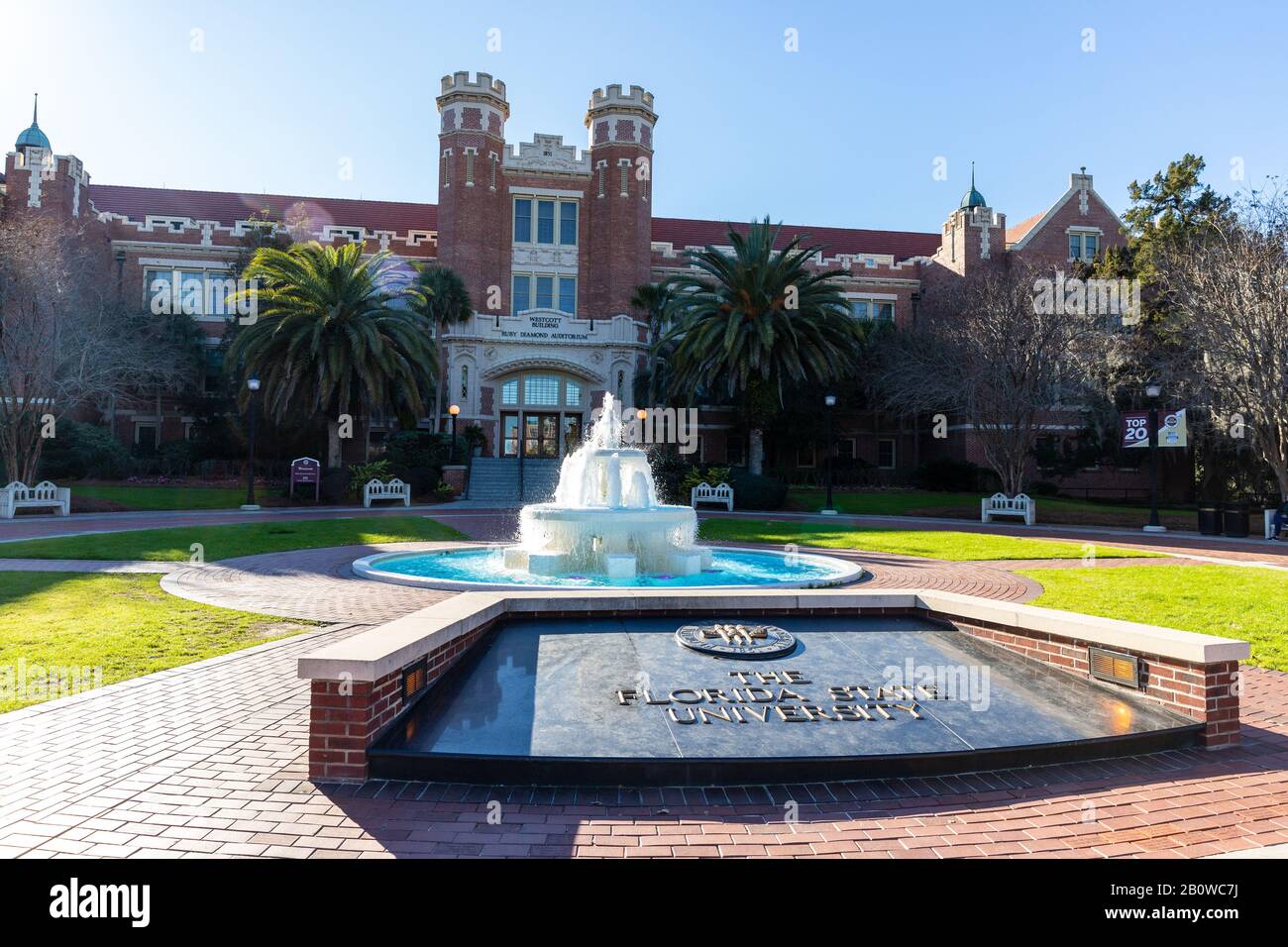 Tallahassee, FL / USA - 15 febbraio 2020: Westcott Building e foutnain nel campus della Florida state University Foto Stock