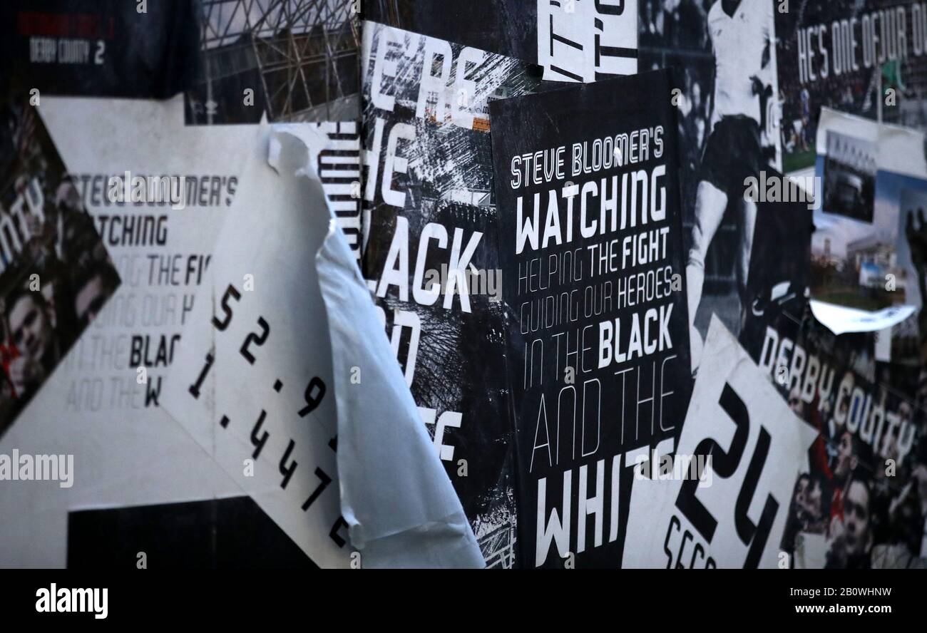 Lyrics to a Derby County song on a wall ahead of the Sky Bet Championship match at Pride Park, Derby. Foto Stock