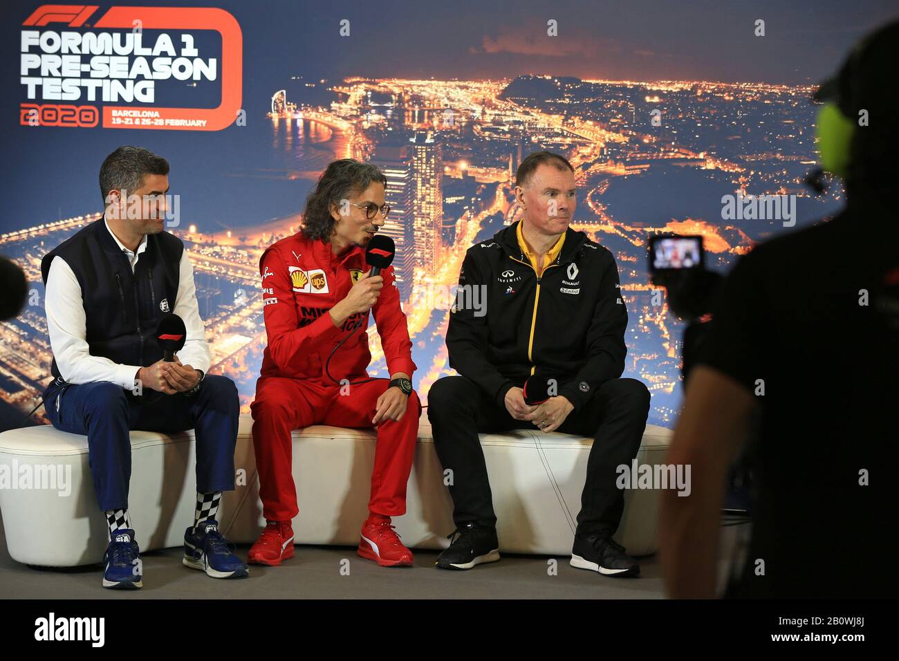 21st Febbraio 2020; Circuit De Barcelona Catalunya, Barcellona, Catalogna, Spagna; Formula 1 Pre Season Testing One; Michael Masi, Direttore Gara Fia E Delegato Sicurezza, Laurent Mekies, Direttore Sportivo Della Scuderia Ferrari E Alan Permane, Direttore Sportivo Del Team Renault Sport F1 Foto Stock