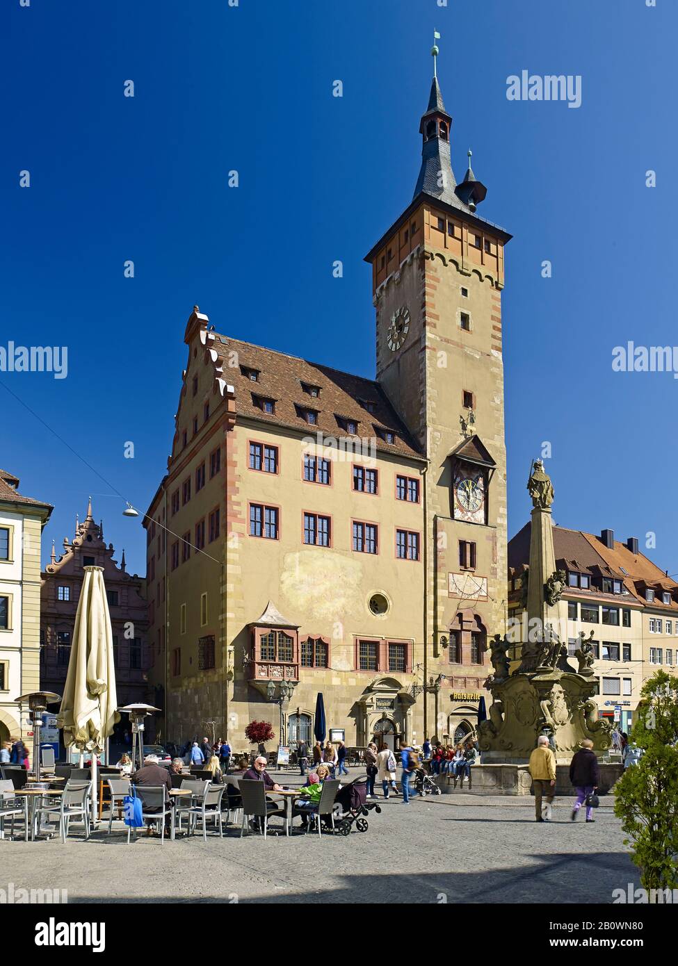 Vecchio municipio Grafeneckart con fontana a quattro tubi, Würzburg, Bassa Franconia, Baviera, Germania, Europa Foto Stock