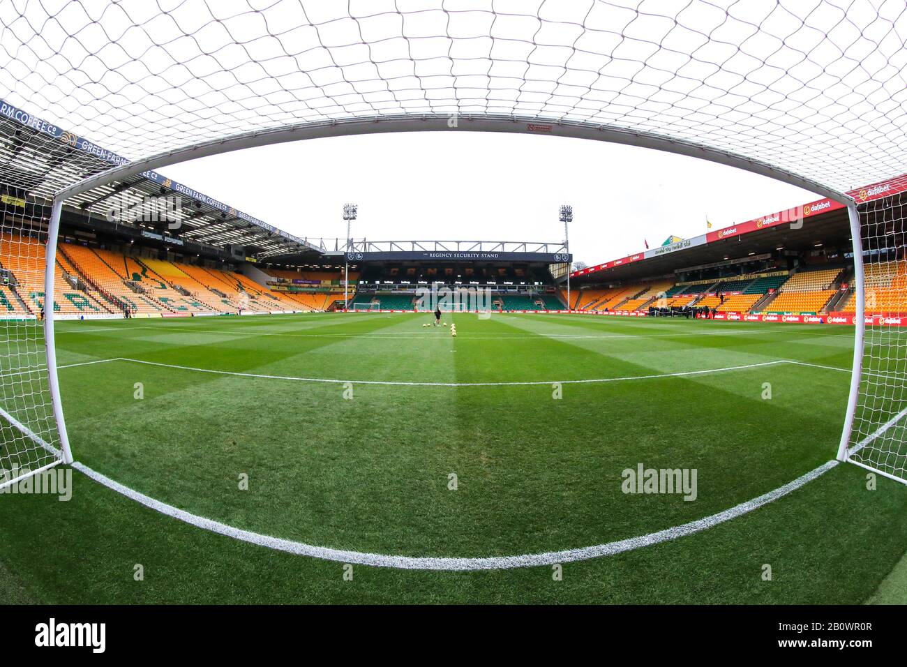 15th Febbraio 2020, Carrow Road, Norwich, Inghilterra; Premier League, Norwich City / Liverpool : una vista generale del campo davanti al calcio d'inizio Foto Stock