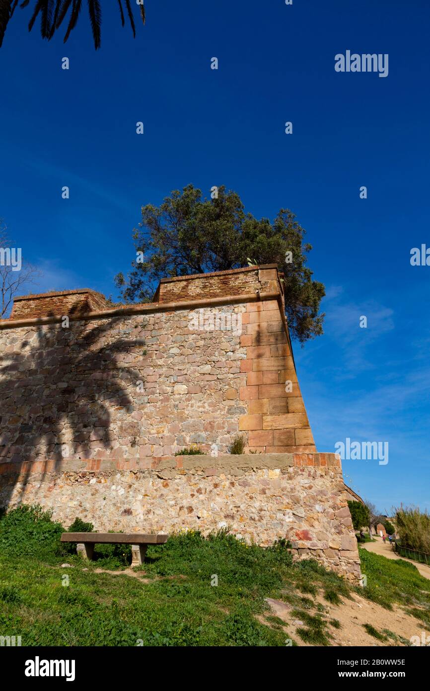 Mura esterne di Castell de Montjuic, Barcellona, Catalunya, Spagna Foto Stock