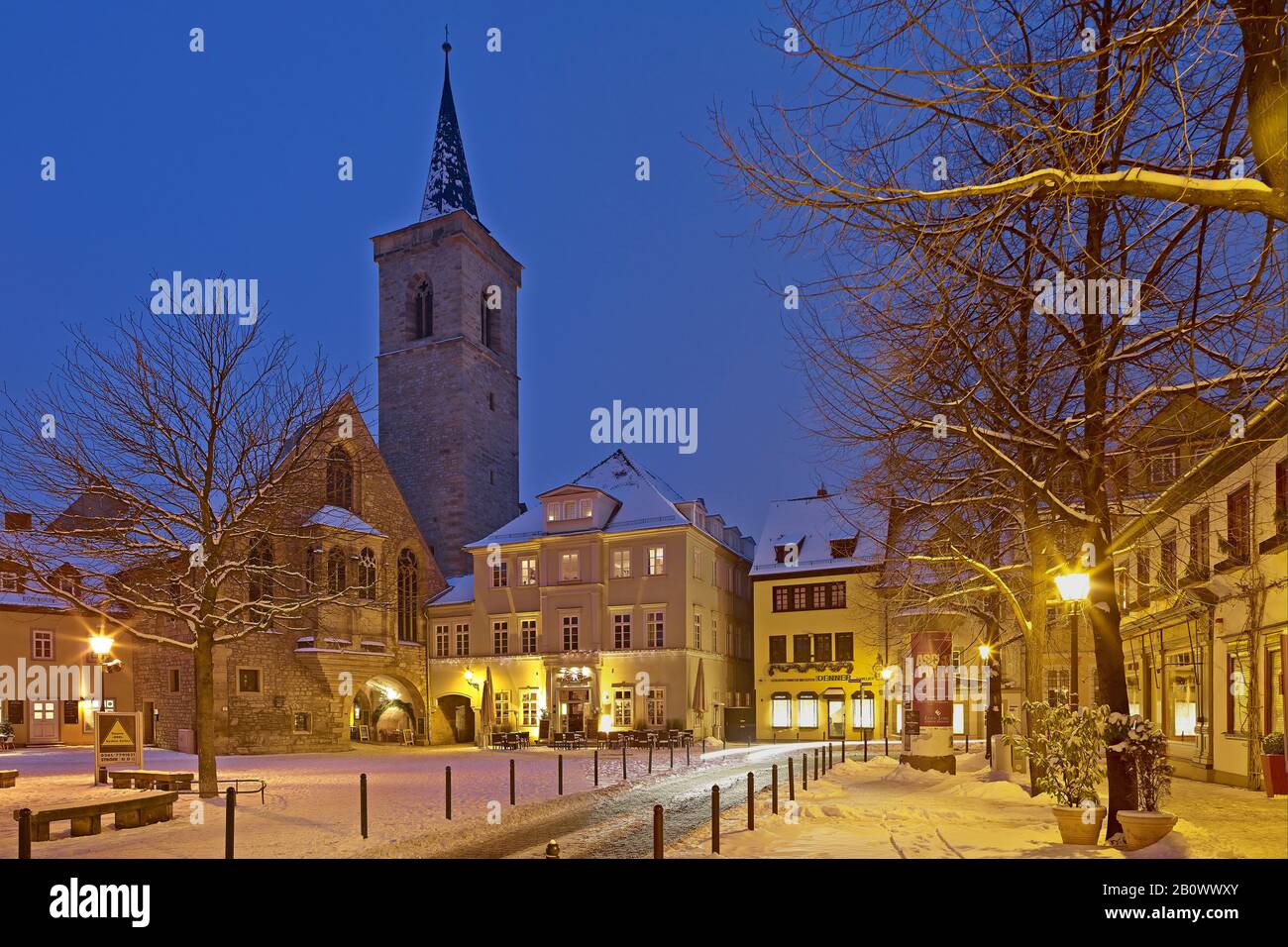 Wenigemarkt con Aegidienkirche a Erfurt, Turingia, Germania Foto Stock