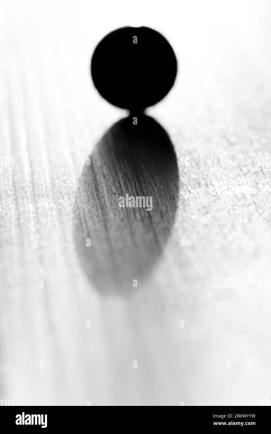 Palla con ombra su un tavolo, Foto Stock