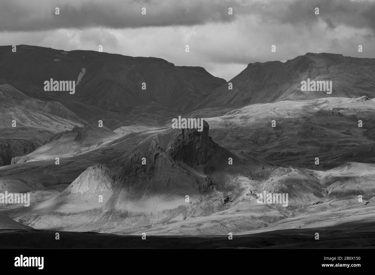 Paesaggio vulcanico arido sulla strada da Skogar a Landmannalaugar, Islanda, Europa, Foto Stock