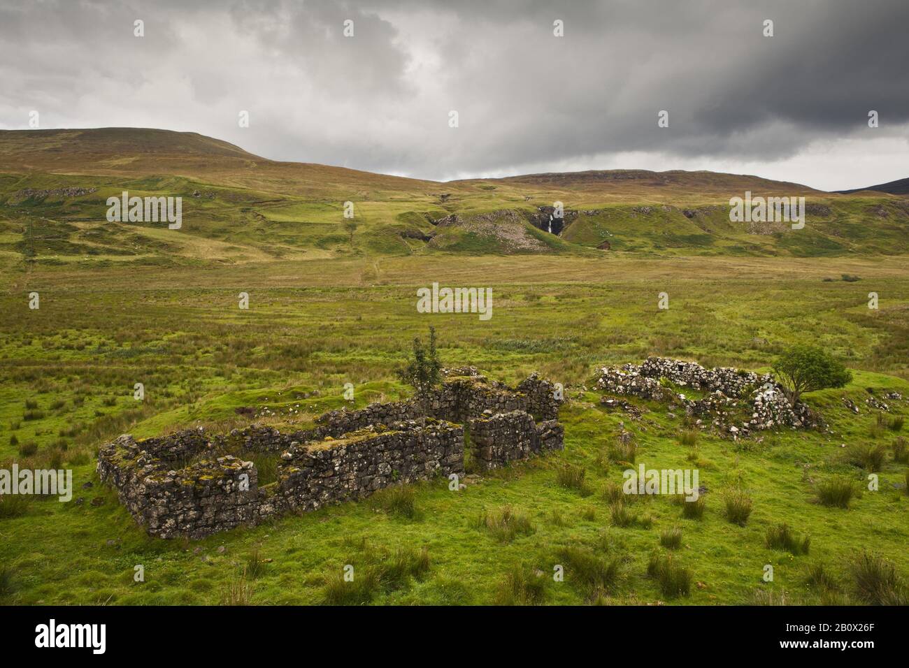 Rovina di un edificio residenziale vicino Fairy Glen, Isola di Skye, Scozia, Gran Bretagna, Foto Stock