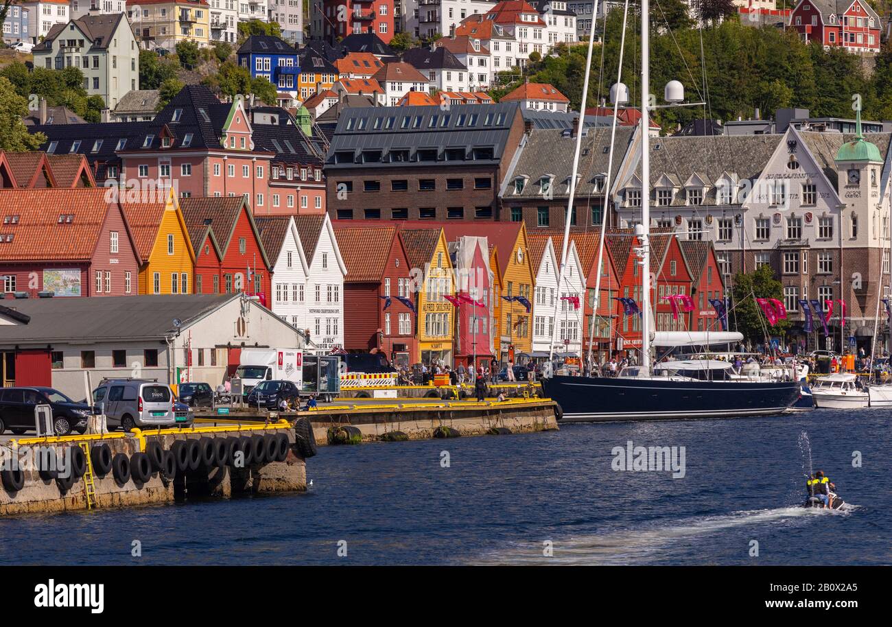 Bergen, NORVEGIA - Bryggen, edifici del patrimonio anseatico sul molo di Vågen Harbour. Un sito Patrimonio dell'Umanità. Foto Stock