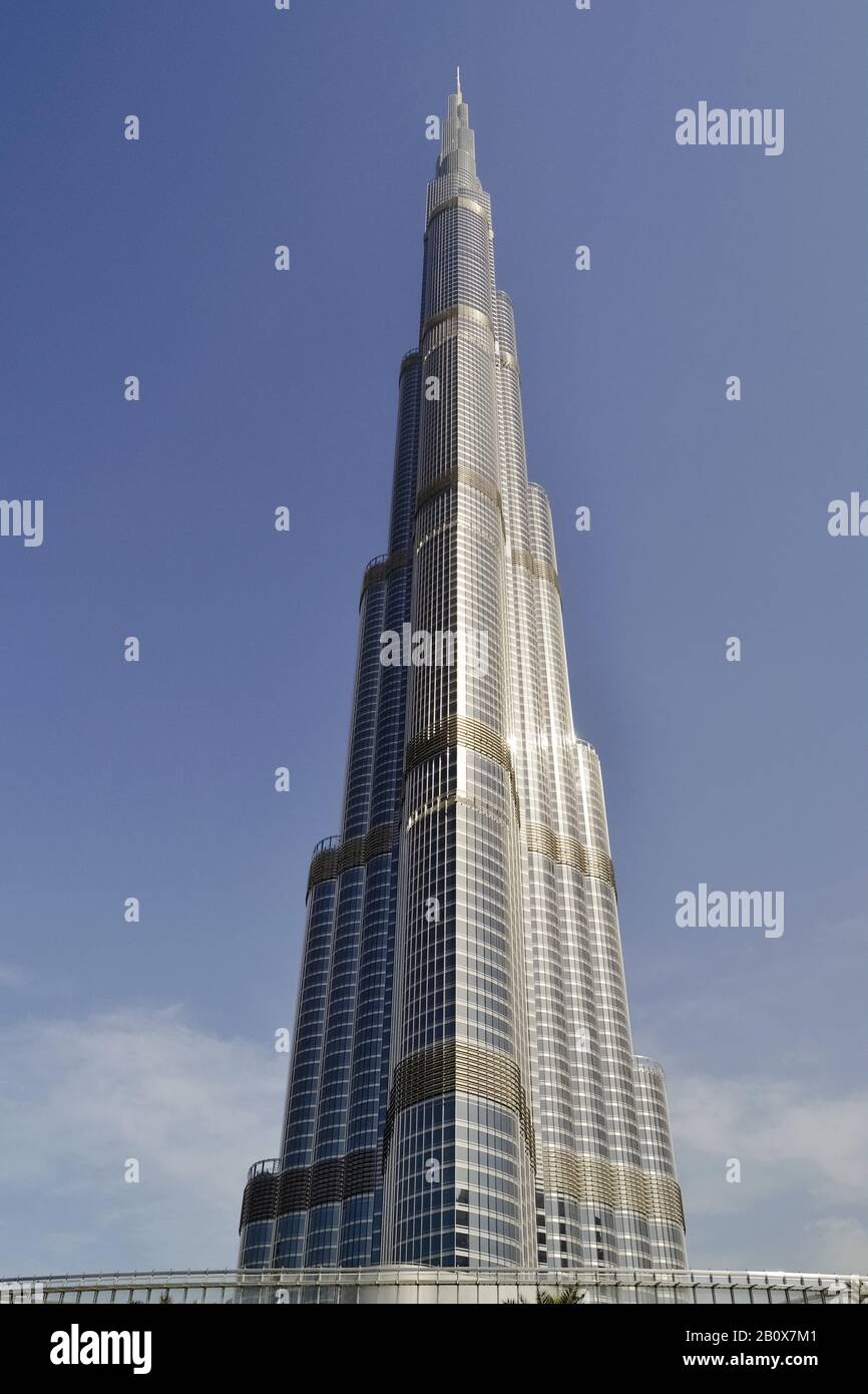 Burj Khalifa, intero edificio di fronte al cielo blu, architettura, Dubai Business Bay, Emirati Arabi Uniti, Penisola Araba, Medio Oriente, Foto Stock