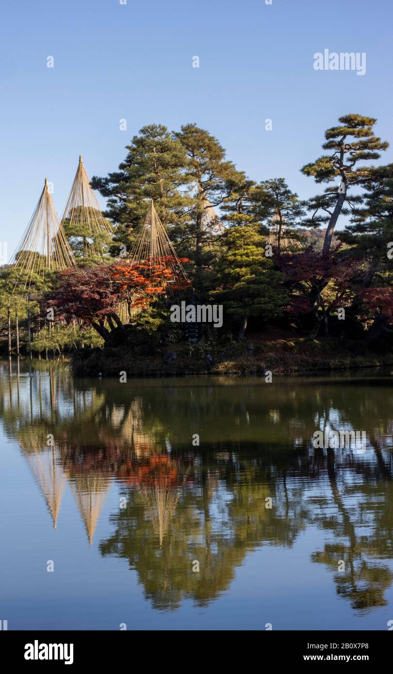 Kasumi Pond, Kenroku-En Garden, Kanazawa, Giappone Foto Stock
